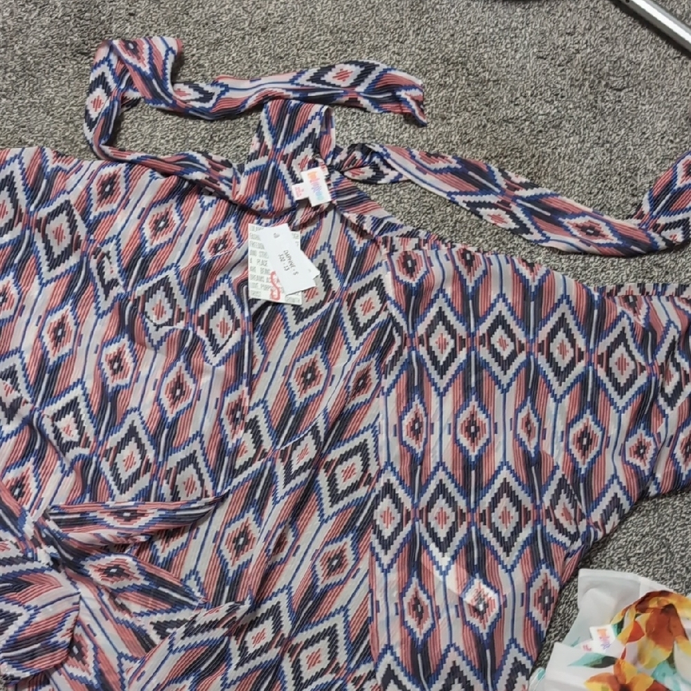 Colorful Geometric Patterned Blouse - Picture 2 of 2